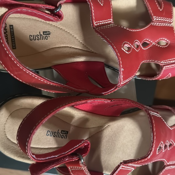 Clark’s comfy red walking sandals - Picture 7 of 7